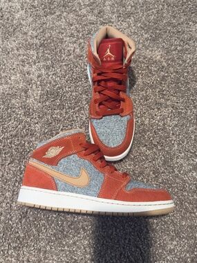 NIKE AIR JORDAN RETRO 1